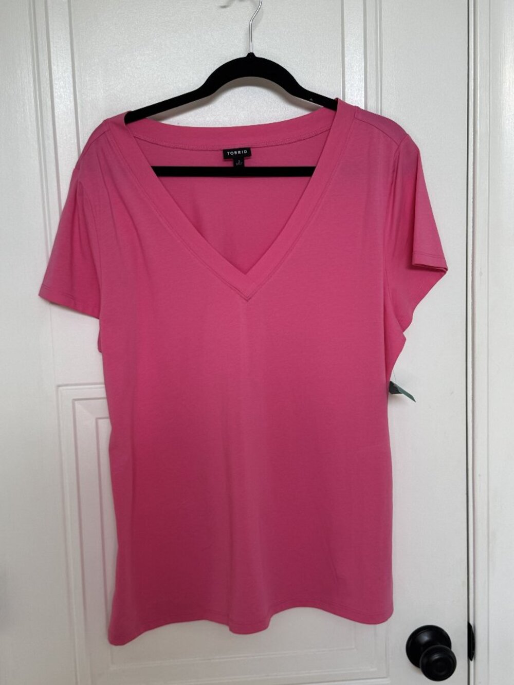 NWT Torrid Bright Pink V-Neck Short-Sleeve T-Shirt Basic Casual Size 2